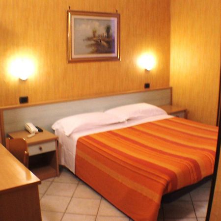 Hotel Isolabella Bussoleno エクステリア 写真