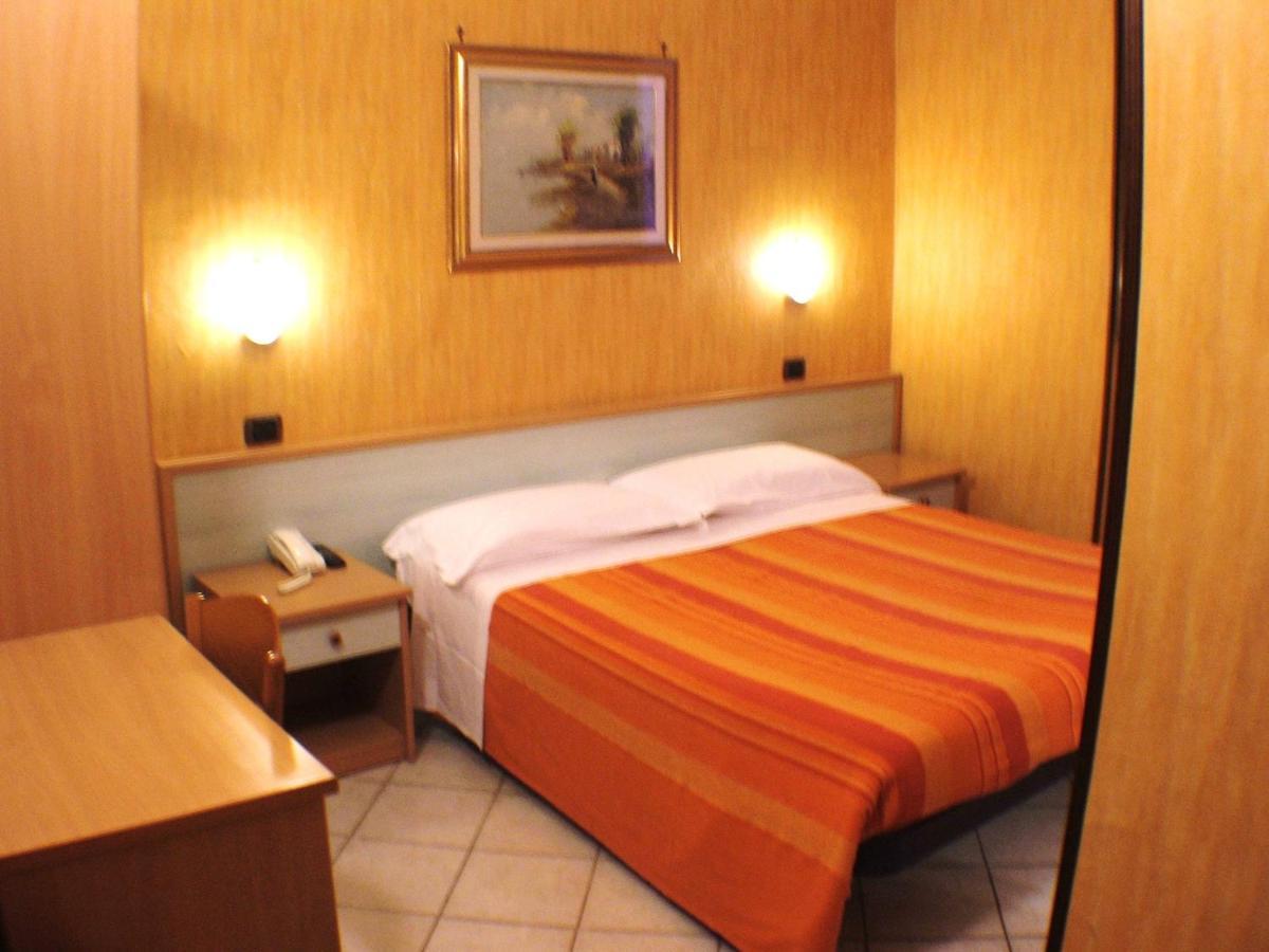 Hotel Isolabella Bussoleno エクステリア 写真