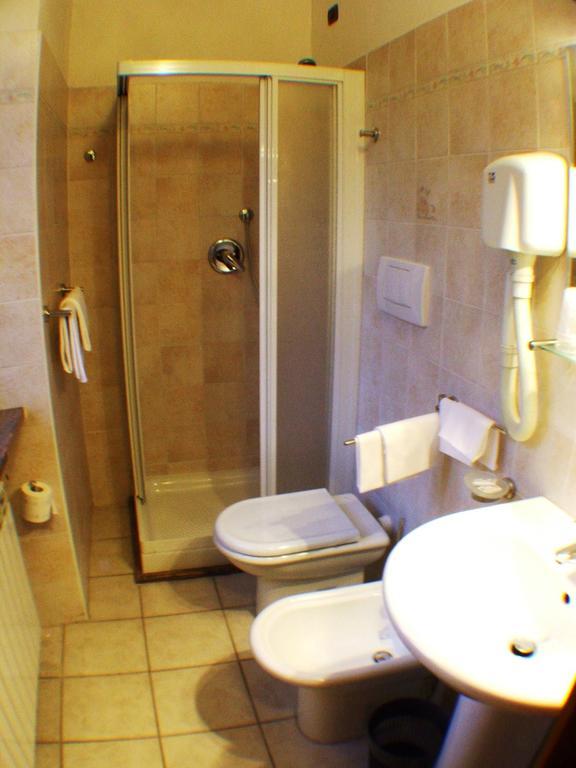 Hotel Isolabella Bussoleno エクステリア 写真
