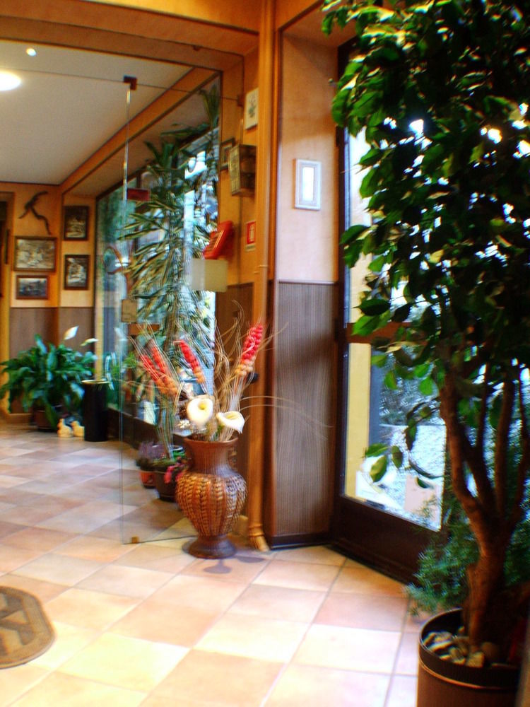 Hotel Isolabella Bussoleno エクステリア 写真