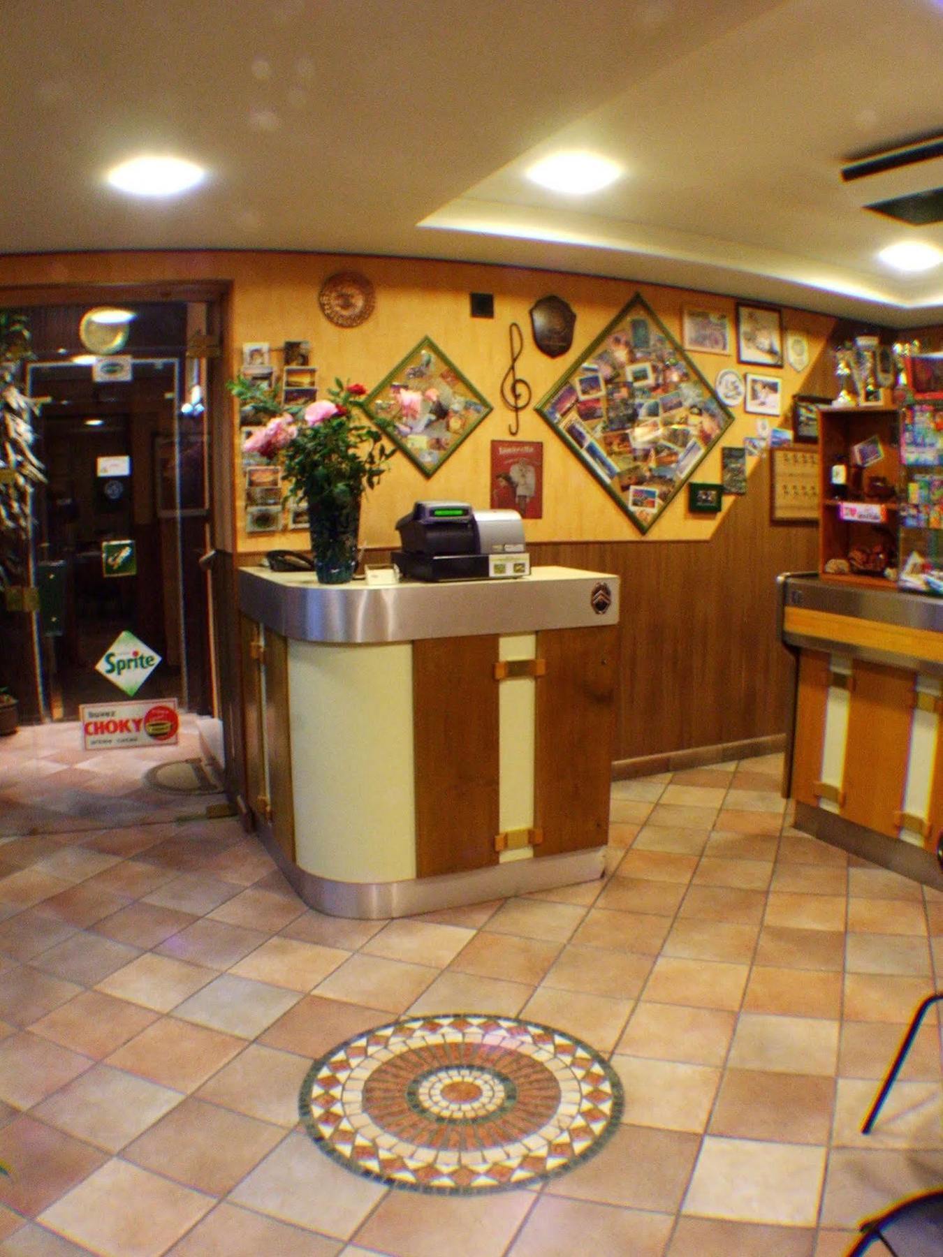 Hotel Isolabella Bussoleno エクステリア 写真